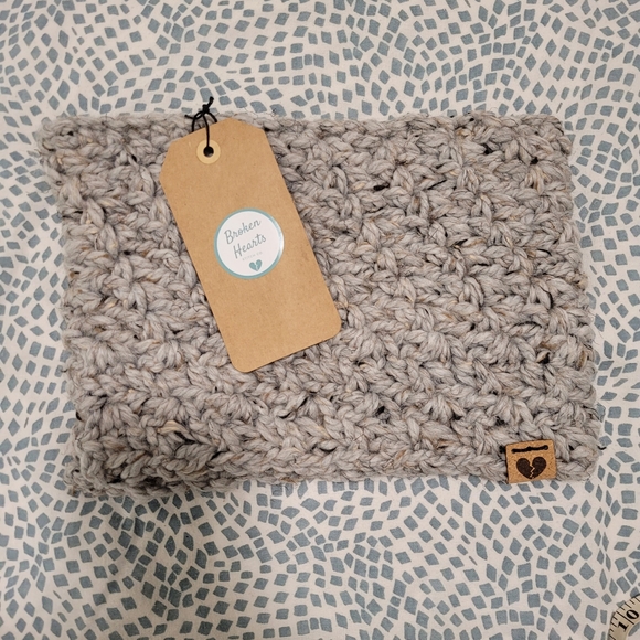 Handmade Cowl - Picture 1 of 5